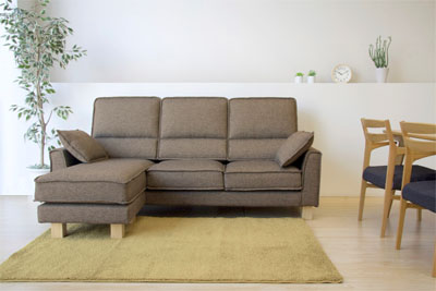 20180705-mut-sofa.jpg 20180705-mut-sofa.jpg